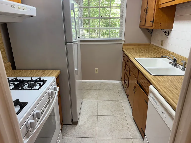 591 E University Dr — Photo 10