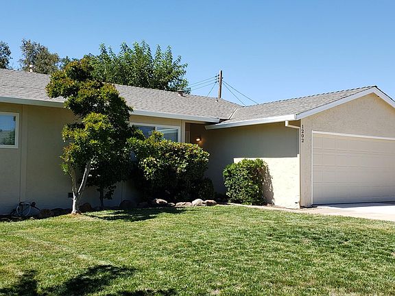 3rd image of 1202 Champion Oaks Dr