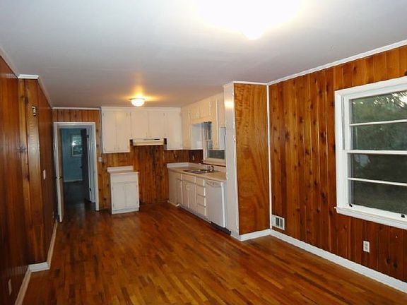 2nd image of 244 Utica Dr SE