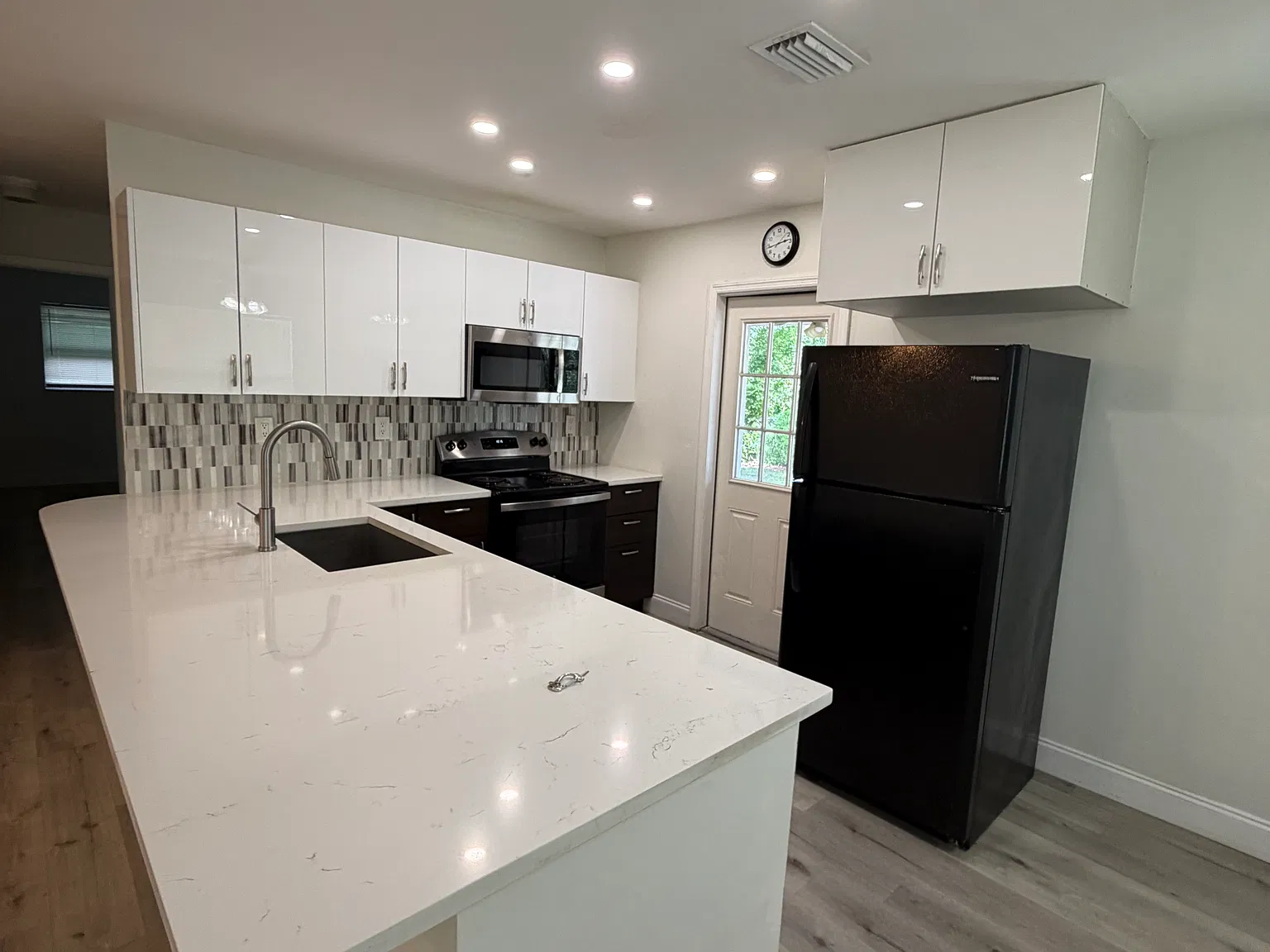 2 bed, 987 sqft, $1,750 — Photo 3