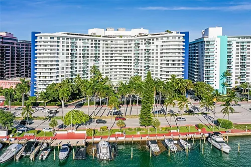 5161 Collins Ave Photo 1