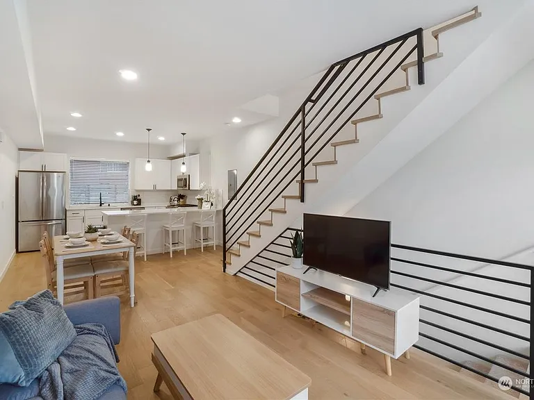 5240 Brooklyn Ave NE #B — Photo 5