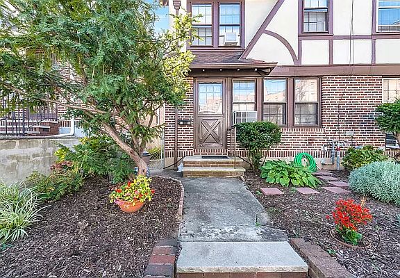 2nd image of 6798 Clyde St