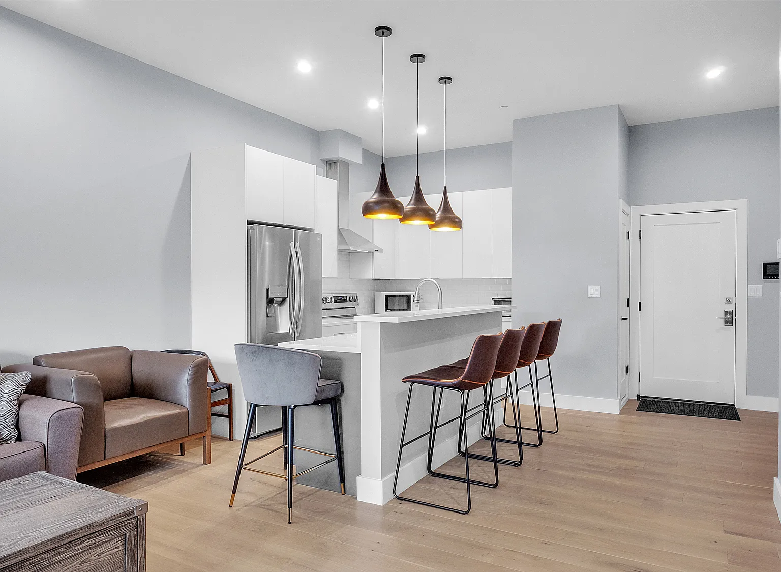 3 bed, 1090 sqft, $5,250 — Photo 4