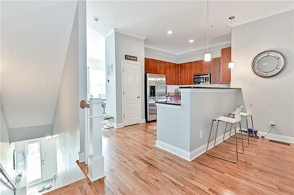 3 bed, 2314 sqft, $2,995 — Photo 2
