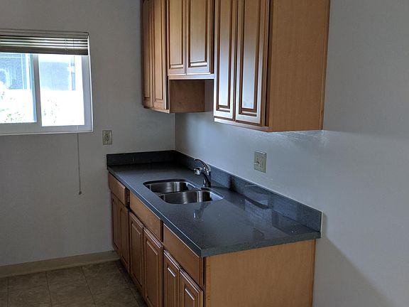 3rd image of 175 Wilton Dr APT 3