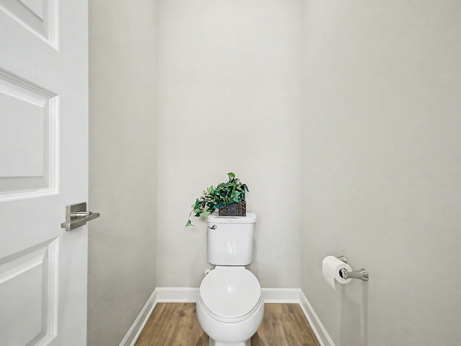 3 bed, 2.5 bath, 2134 sqft, $3,300 — Photo 2