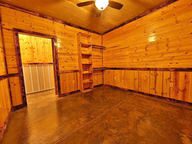 213 Lee St — Photo 11