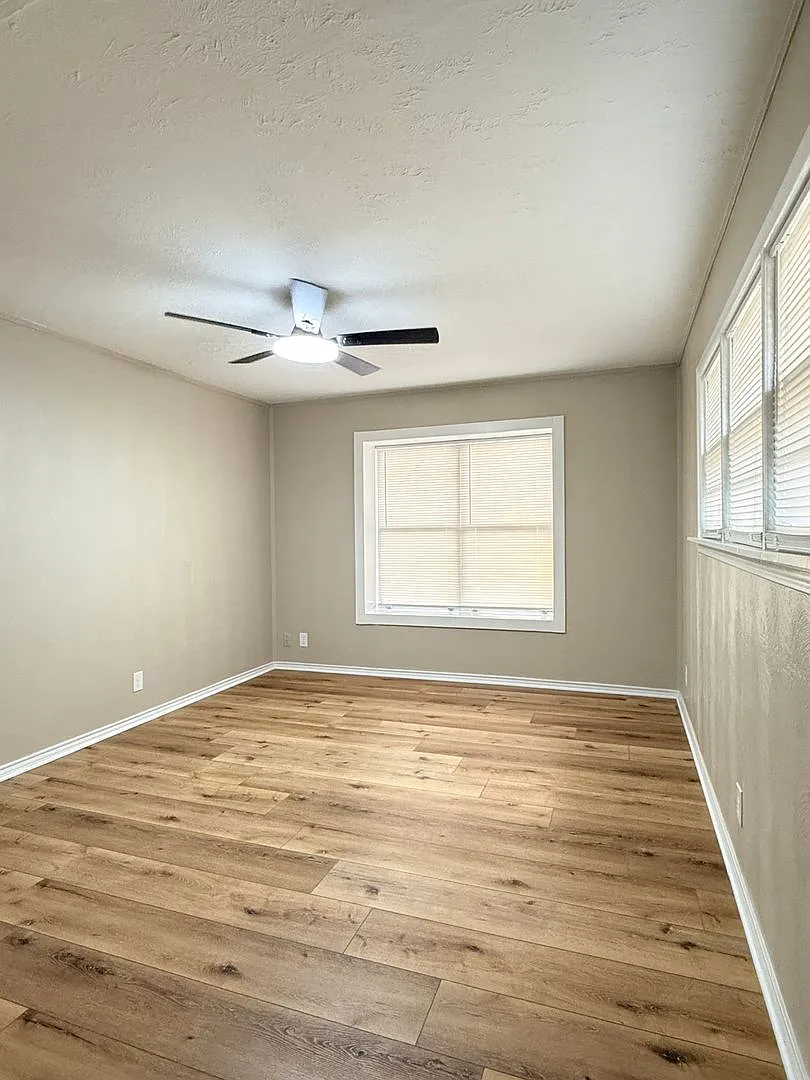 1 Bedroom 1 Bath - Updated — Photo 3