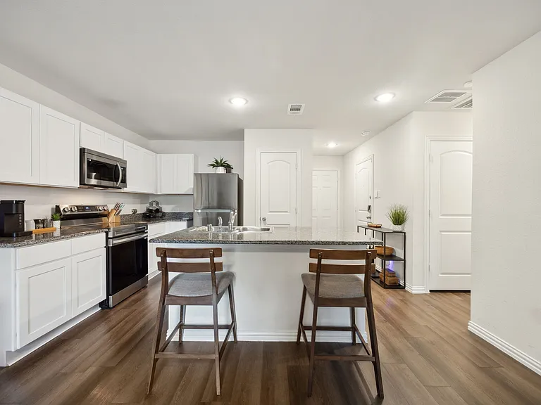 2326 Harding St — Photo 11