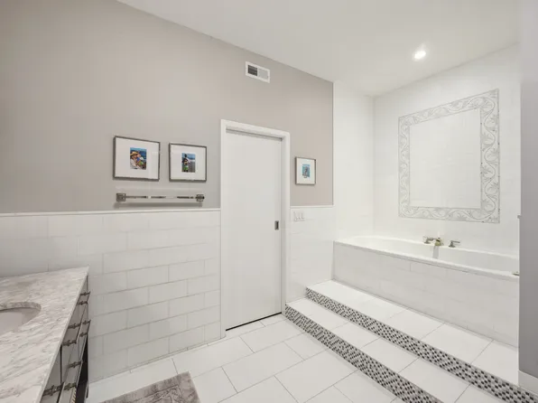 129 West 22nd Street 5A image 11 of 12