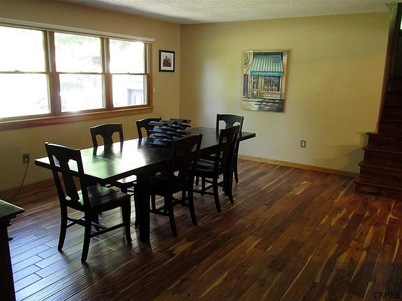 Wood floor, sun drenched, plenty of room for large dinner parties.