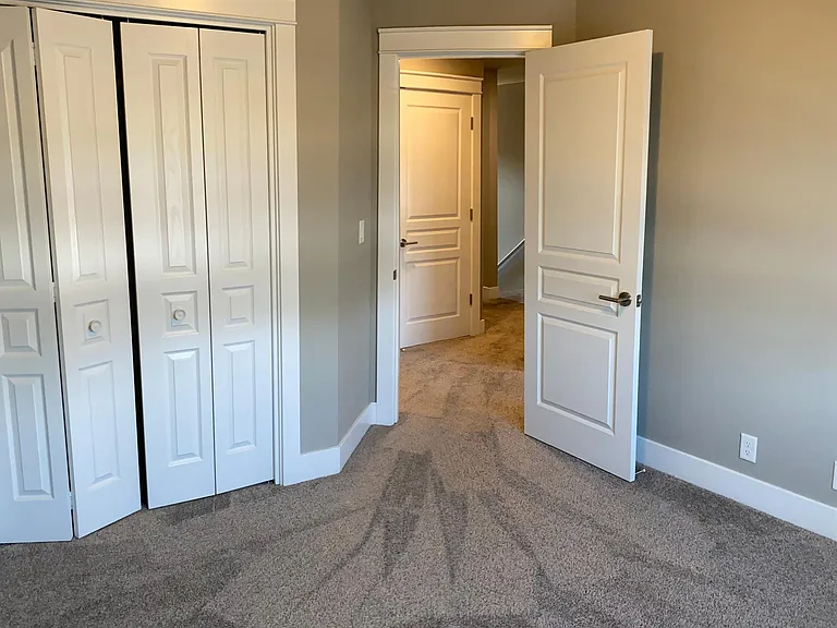 141 SW Kalmia St — Photo 13