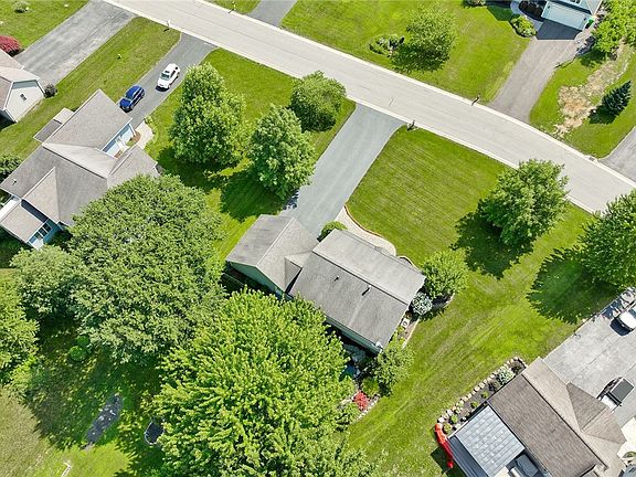 3rd image of 6083 Southbrook Dr