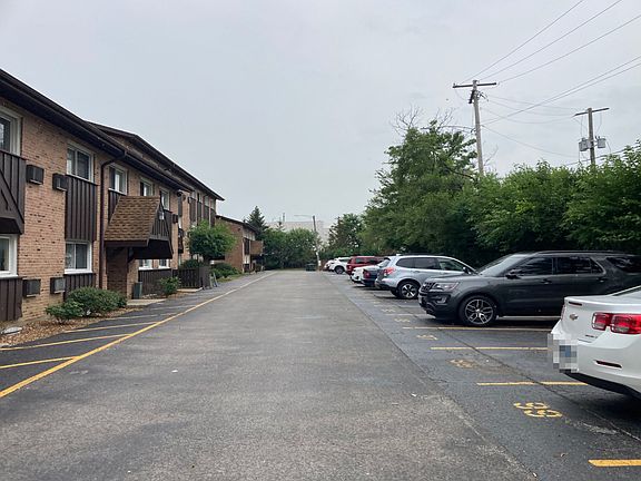4th image of 2201 Arbor Cir APT 9