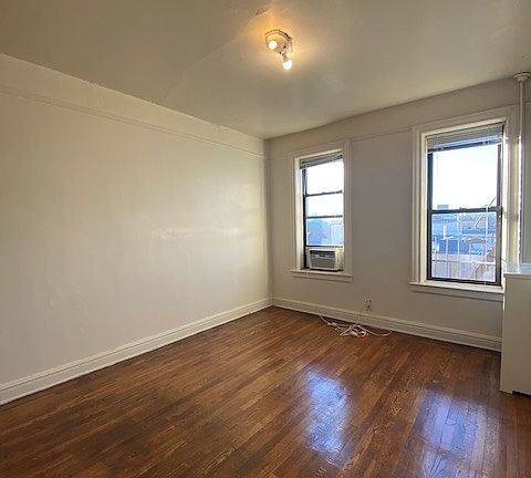 4th image of 30-36 34th St #4E