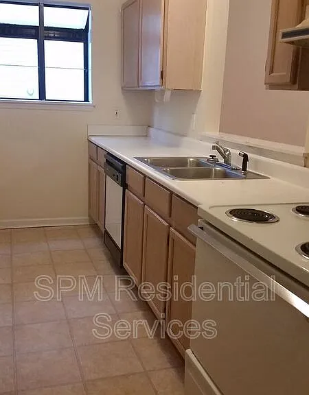 1404 Tanager Ct — Photo 2