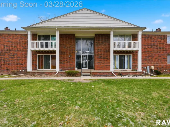42450 Sheldon Pl APT 212, Clinton Township, MI 48038