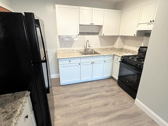 2nd image of 580 Bridge St #9Z
