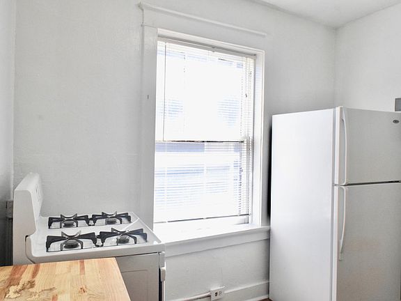 5th image of 2747 Pestalozzi St APT 1E