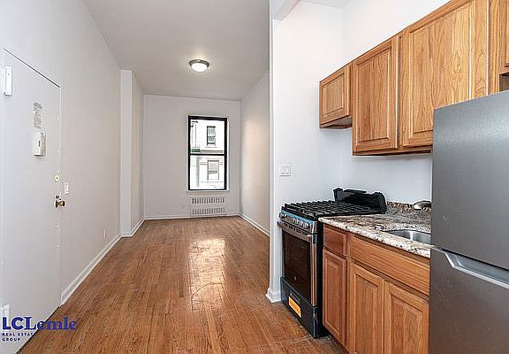 3rd image of 216 E 83rd St #1FW