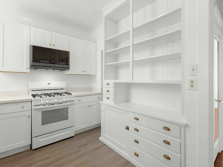 1166 S Van Ness Ave #5 — Photo 16