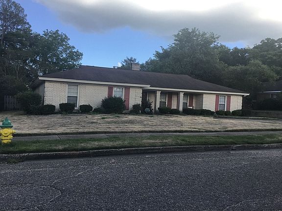 2nd image of 3333 Royal Carriage Dr