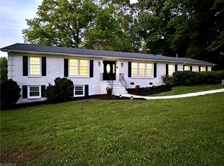 5301 Ventura Dr, Greensboro, NC 27406