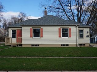 104 2nd Ave SE, Sioux Center, IA 51250