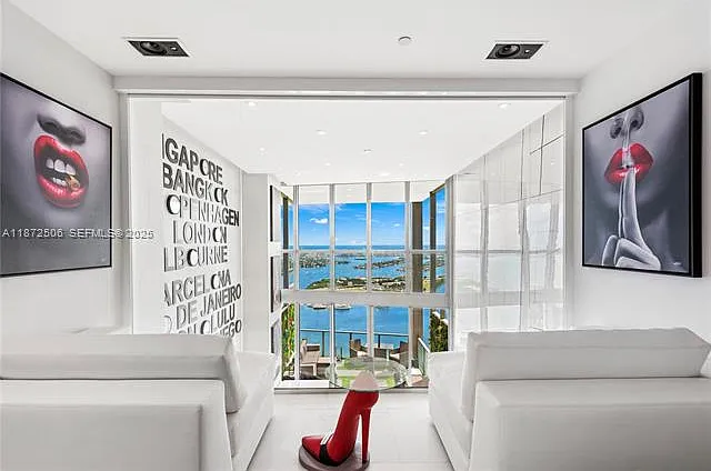 1100 Biscayne Blvd #LPH6105 — Photo 25