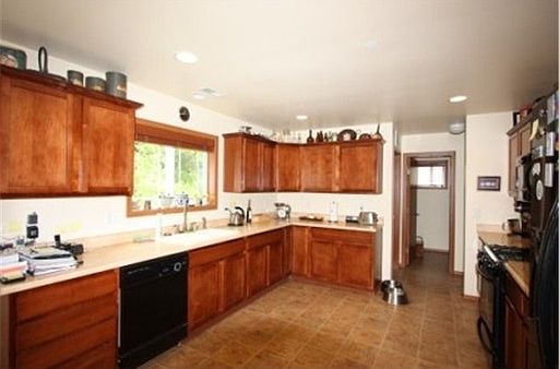 3rd image of 1350 Packwood Ave