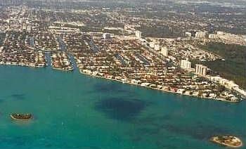 2nd image of 1900 Alamanda Dr