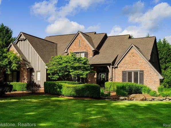 7768 Somerhill Ln, Clarkston, MI 48348