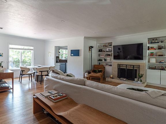3rd image of 1244 S Alhambra Cir