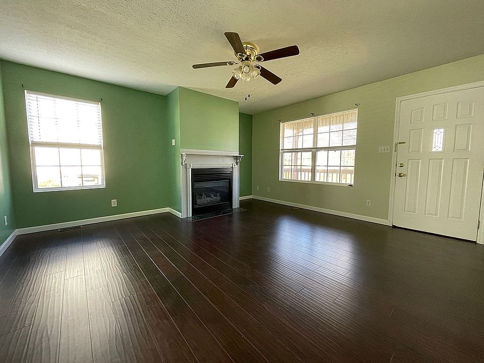 Living Room w/ Gas Logs