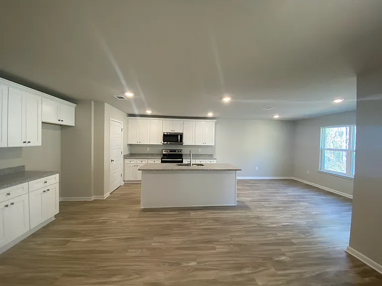 Hawthorne Dr — Photo 8
