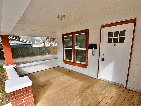 3rd image of 1221 Georgia St