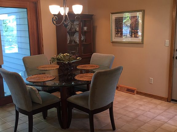 Casual Dining Room 