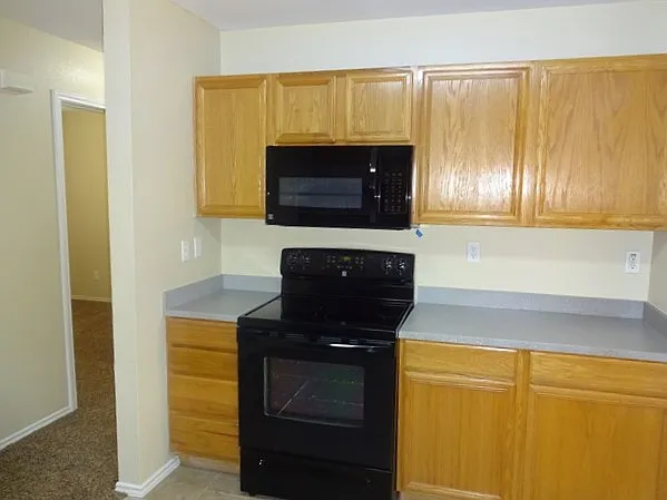 101 Princess Jennifer Dr — Photo 2