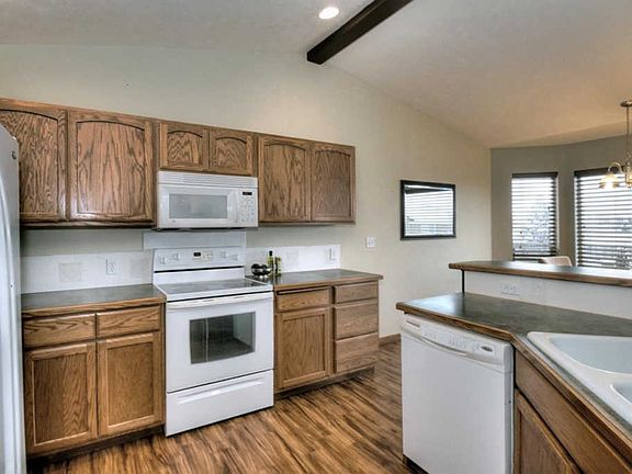 4th image of 621 Golden Hills Dr