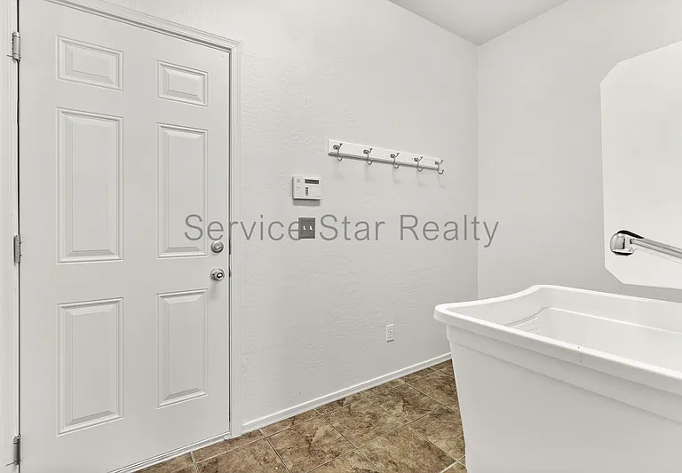 10122 W Albeniz Pl — Photo 8