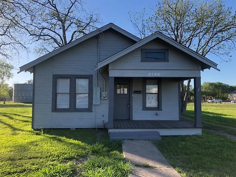3022 School St — Photo 1