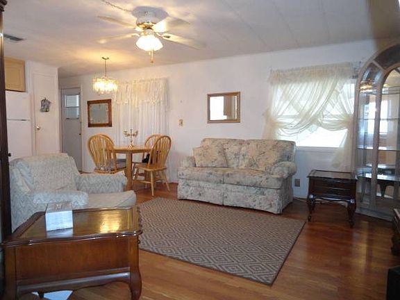 2nd image of 644 Poinsettia Dr #644