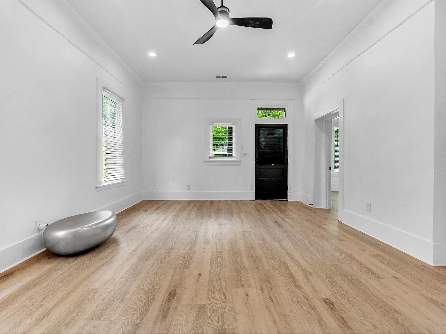 3 bed, 2.0 bath, 1753 sqft, $2,425 — Photo 4