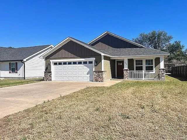 3 bed, 1350 sqft, $1,700 — Photo 1
