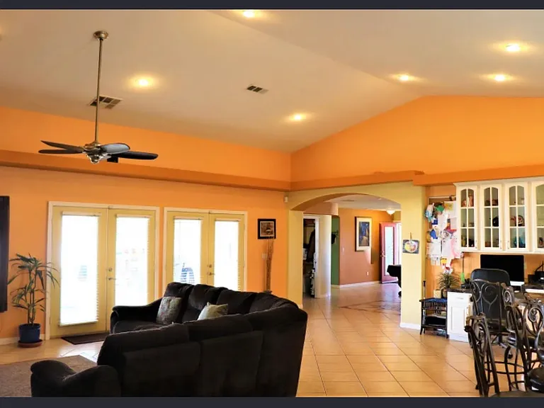 7518 Redwood Ave — Photo 18