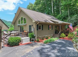 39 Maplewood Dr, Maggie Valley, NC 28751