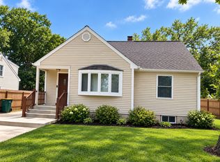 23210 W Lone Tree Ln, Lake Zurich, IL 60047