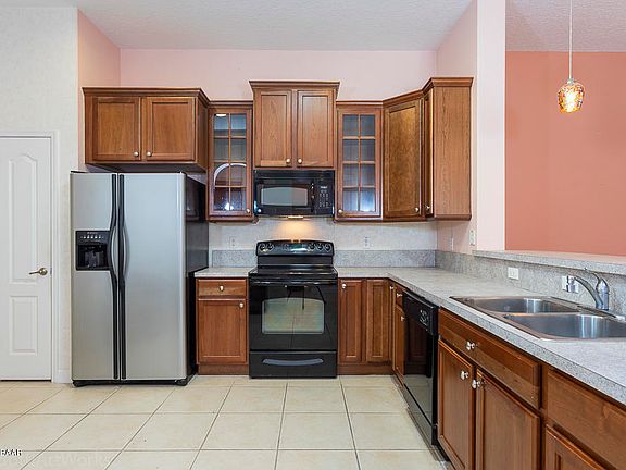 4th image of 121 Mendoza Cir