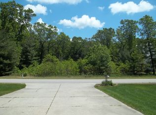 270 E Towering Oaks Cir, Muskegon, MI 49442